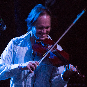 Vi "The Fiddler" Wickam, Violin