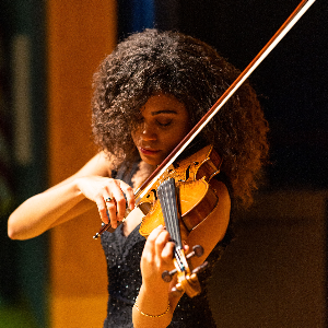 Yalyen Savignon, Violin