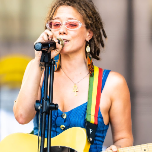 Ashley Irae, Guitarist